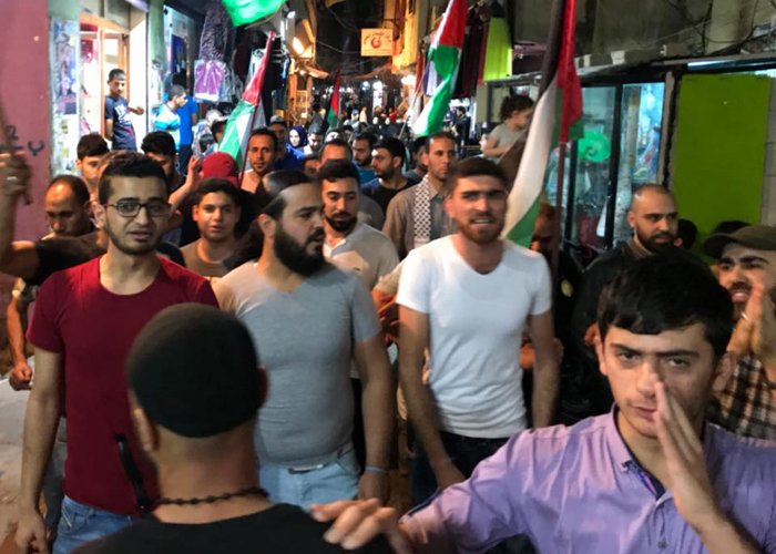 فلسطينيو سورية في مخيم البداوي يتظاهرون تضامناً مع غزة