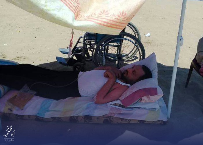 فلسطيني سوري يعاني المرض يلتحف السماء وينام على شاطئ البحر هرباً من جحيم الموت في مخيم عين الحلوة