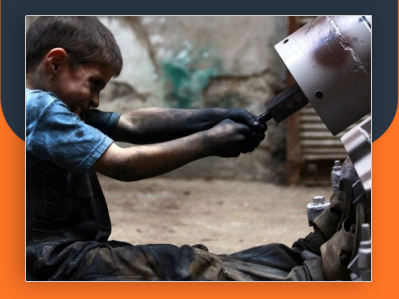 العمالة المبكرة تنهش أجساد أطفال الفلسطينيين السوريين وتقتل براءتهم