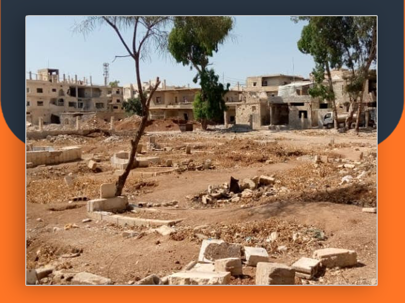 بعد تهديد النظام. أهالي مخيم درعا ينقلون موتاهم من مقبرة الشهداء