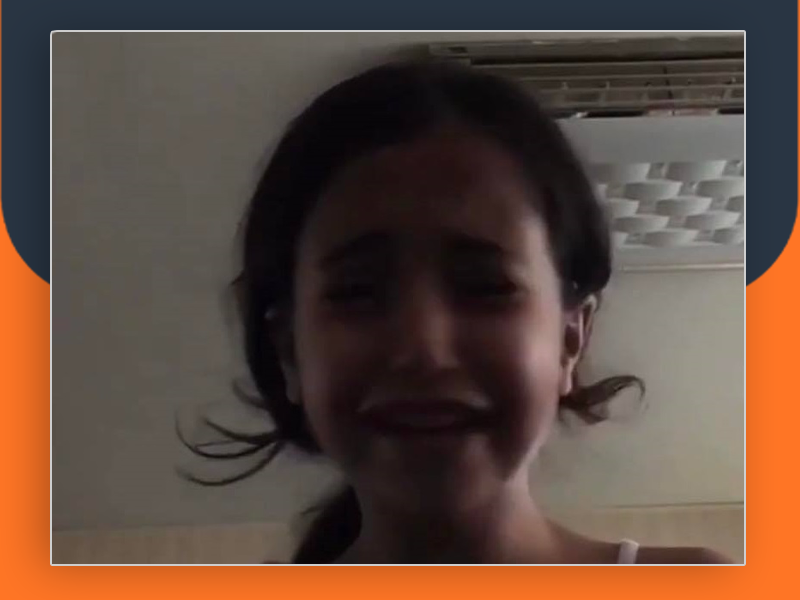 تبكي للقاء عائلتها. السويد ترفض منح طفلة فلسطينية حق اللجوء