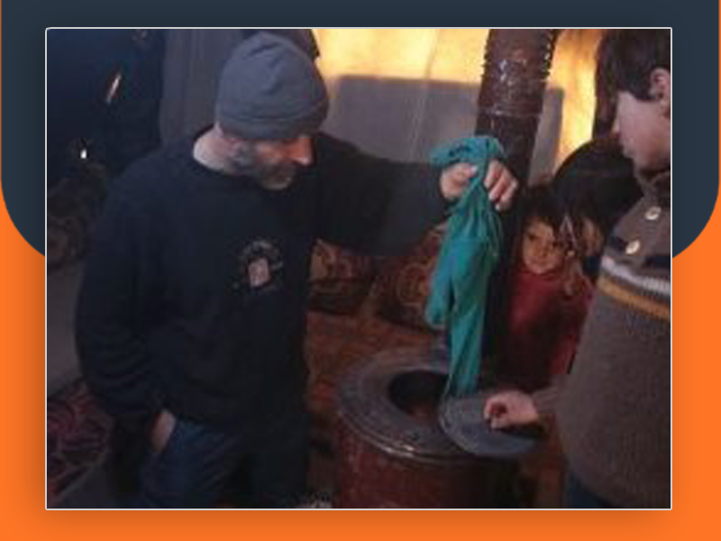 سوريا. العائلات الفلسطينية تحرق ملابسها وأثاث منازلها للحصول على الدفء