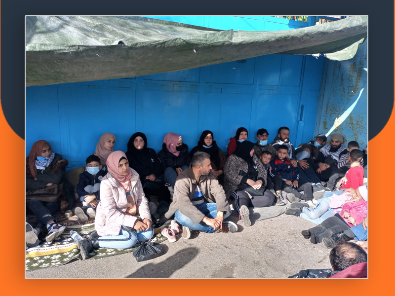 فلسطينيو سورية ينصبون خيمة احتجاجية أمام مقر “الأونروا” في بيروت