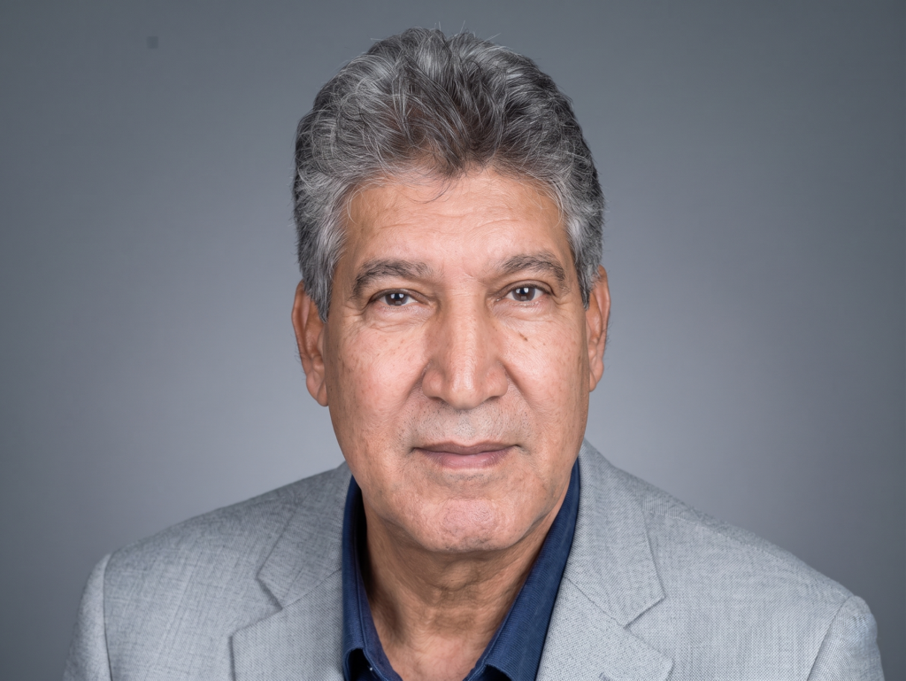 الكاتب مأمون الحسيني الكلمة التي عبرت حدود المنفى