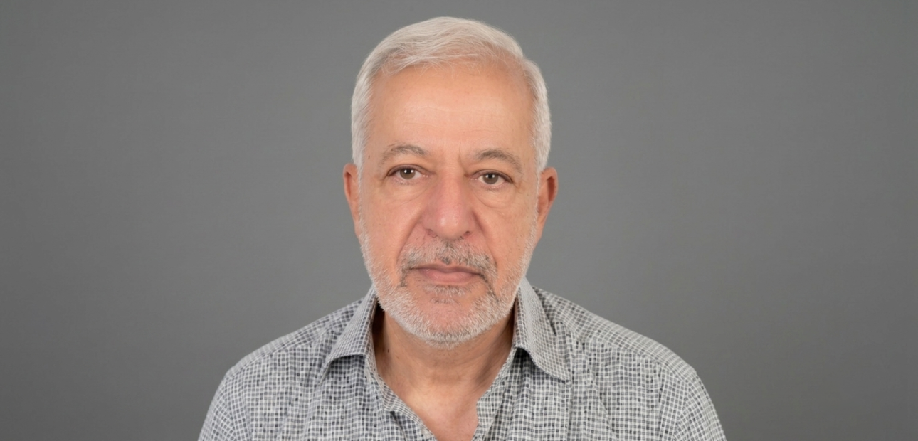 الفنان التشكيلي عوض محمد عمايري… ريشة تُجسّد الوطن والإنسان