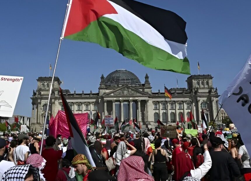 بسبب التضامن مع غزة.. فلسطينيون في ألمانيا بين سحب الإقامة وشبح الترحيل